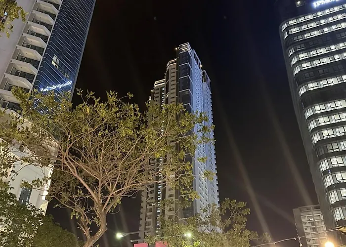 Modern - Uptown Bgc Brand New Fast Wifi Apartamento